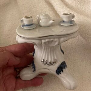 Martha and Gerorge Washington tea for two table